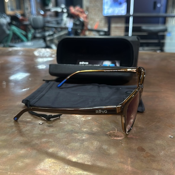 Revo Daphne Sunglasses - Picture 3 of 5